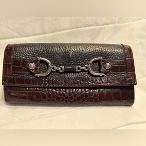 Brighton wallet in black brown textured leather.